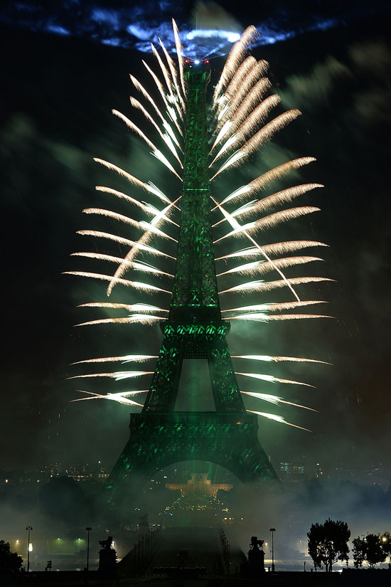 احتفال برج إيفل بيوم فرنسا الوطني