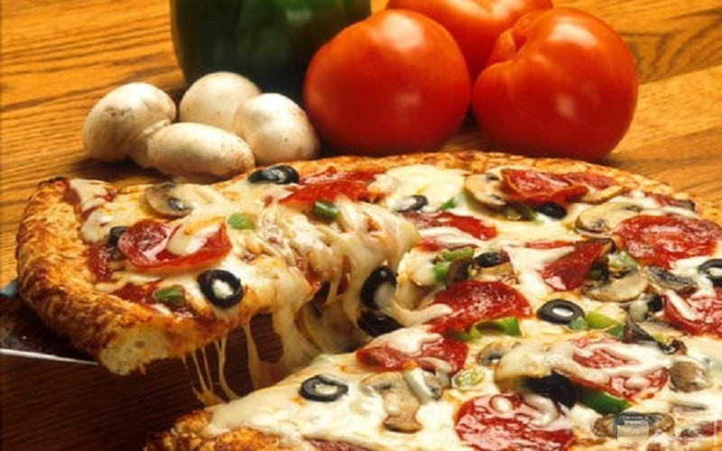 صور بيتزا ايطالى بالفطر والجبنة الموزريلا والخضروات
