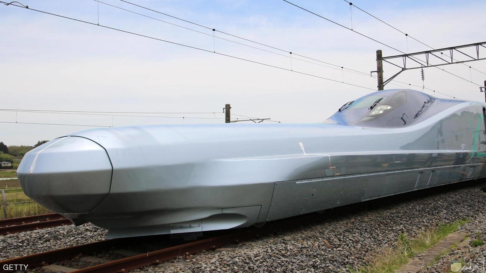 صورة القطار الياباني السريع