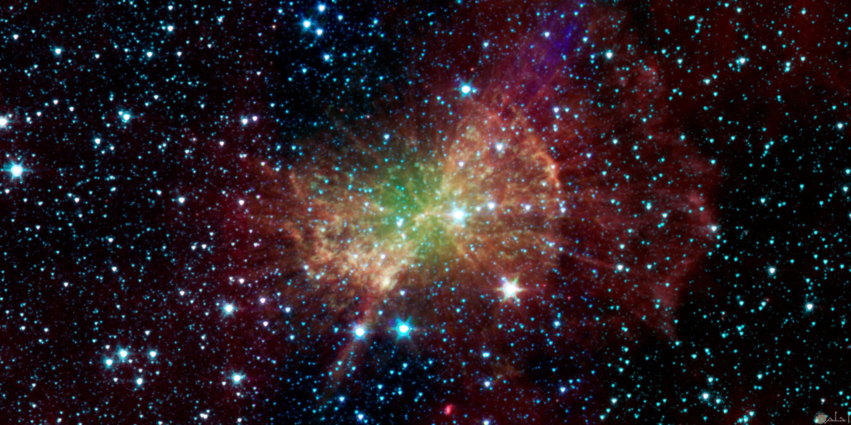 صورة جميلة توضح النجوم مضيئة بشكل كبير في الفضاء