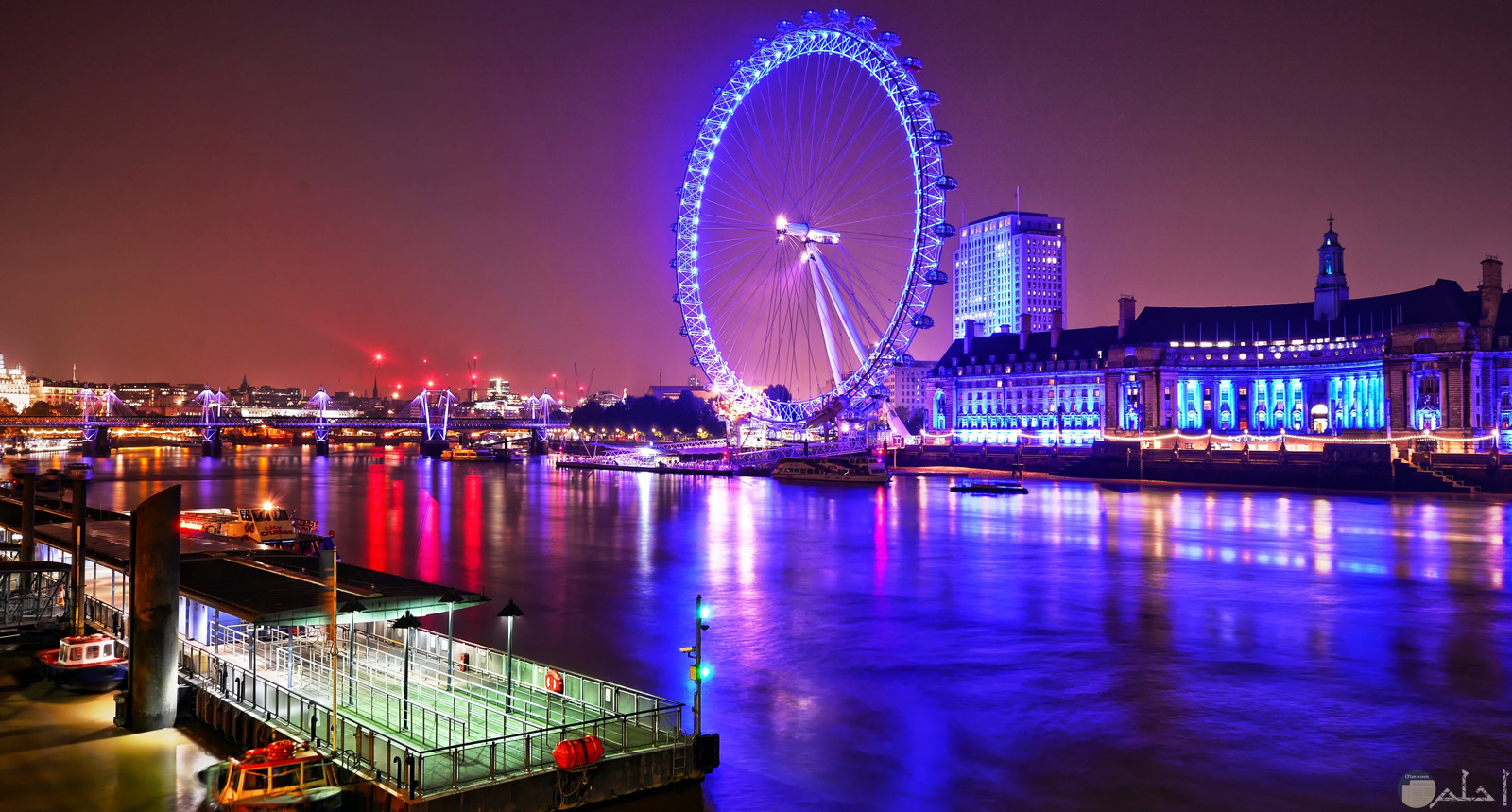صورة جميلة للعجلة العملاقة عين لندن وهي معلم سياحي مشهور في بريطانيا