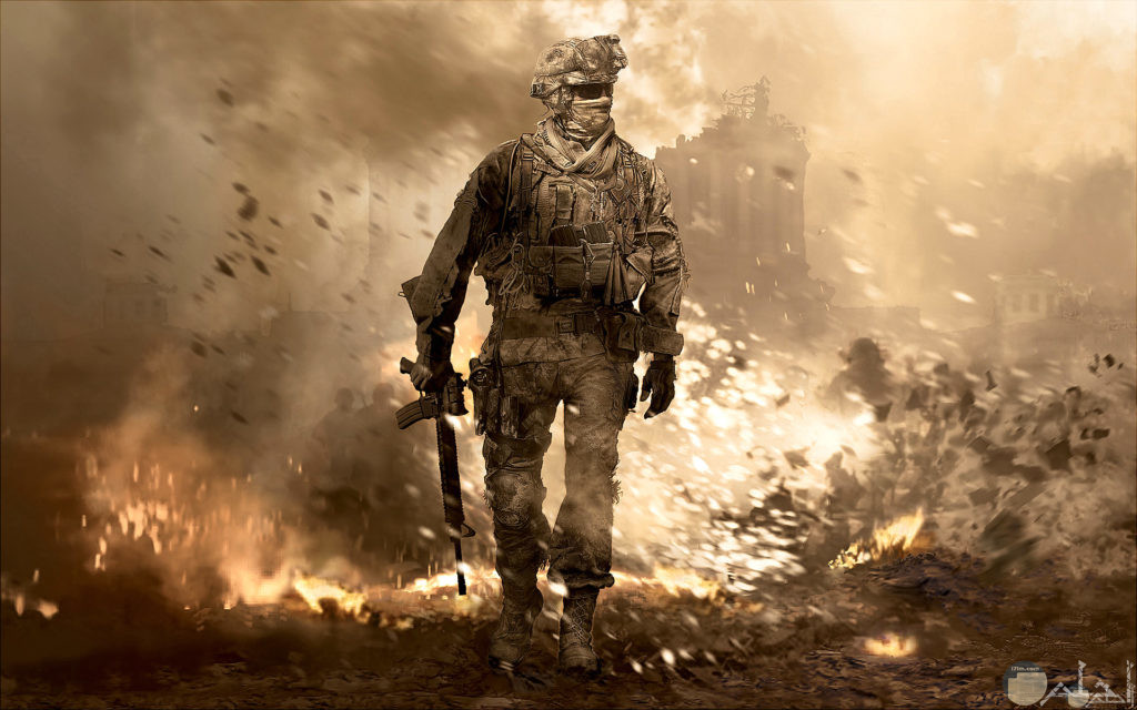 صورة لجندي في حرب وخلفه نار مشتعله