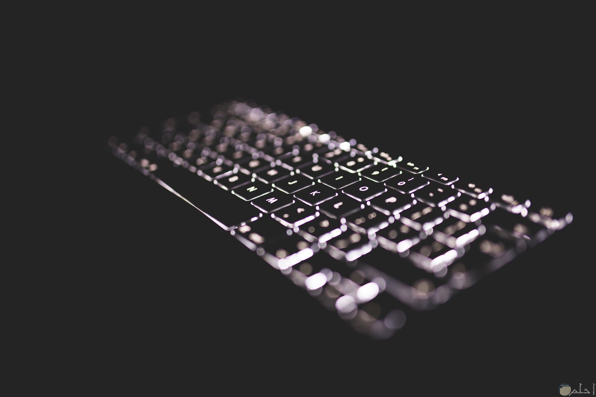 صورة تكنولوجيا مميزة للوحة مفاتيح مضيئة بشكل جميل