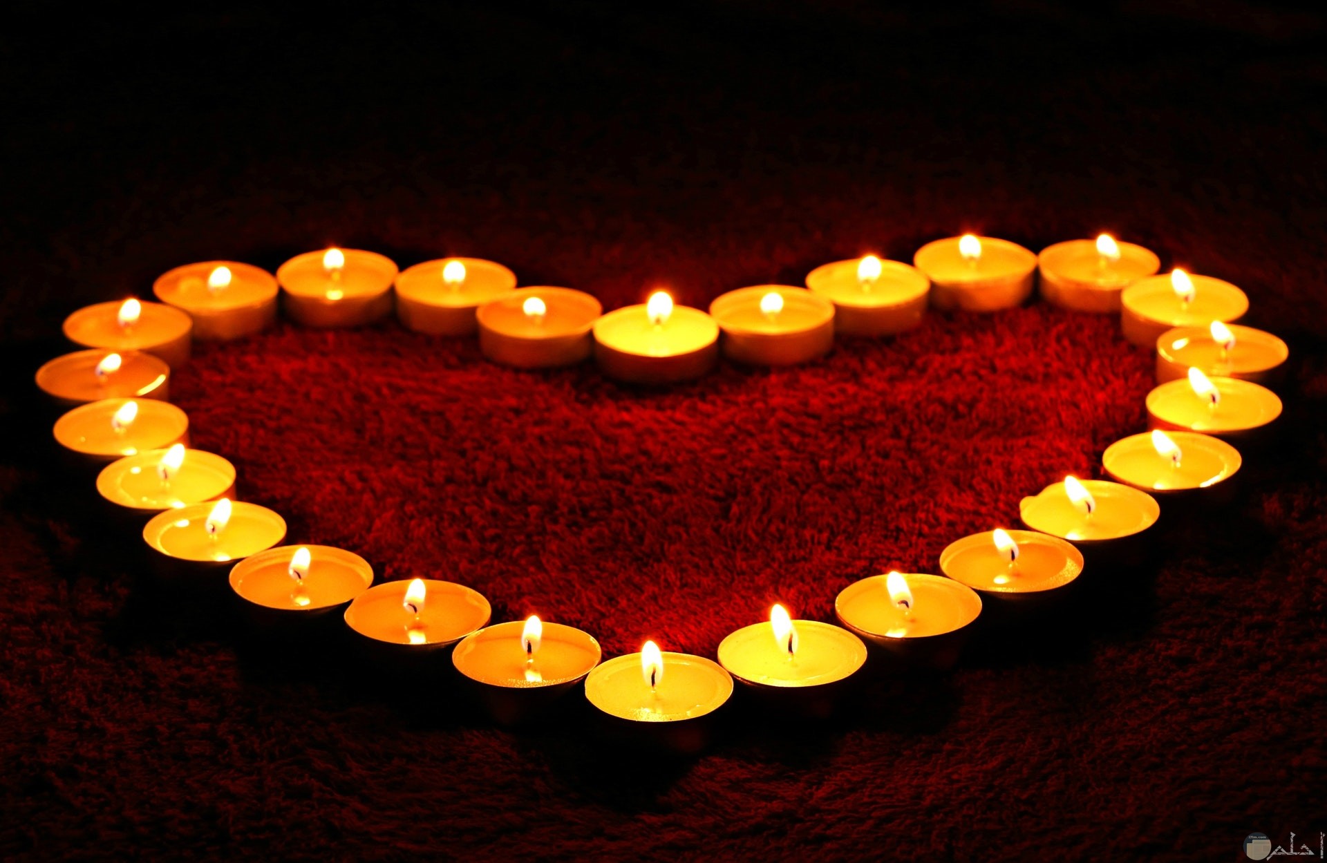 صورة جميلة لمجموعة من الشموع تكون شكل قلب