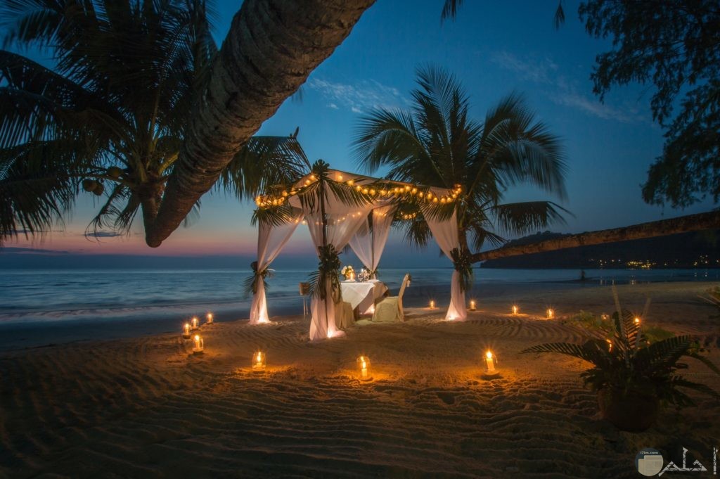صورة رومانسية ومميزة لخيمة جميلة جدا علي شاطئ البحر