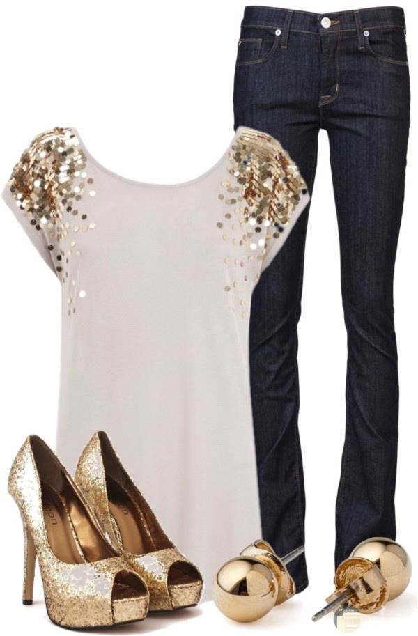 بنطلون جينز وبلوزة بيضاء بلمات ذهبية
