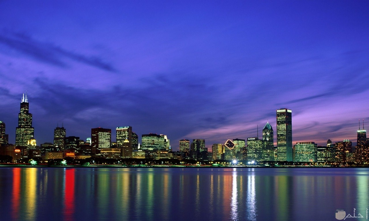 صورة رائعة لأجمل مدن العالم مع غيوم في السماء