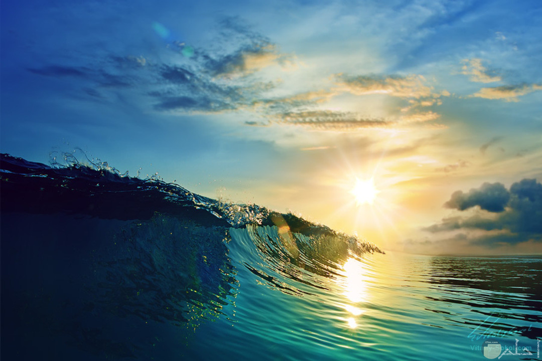 صورة غيوم وغروب الشمس مع الامواج