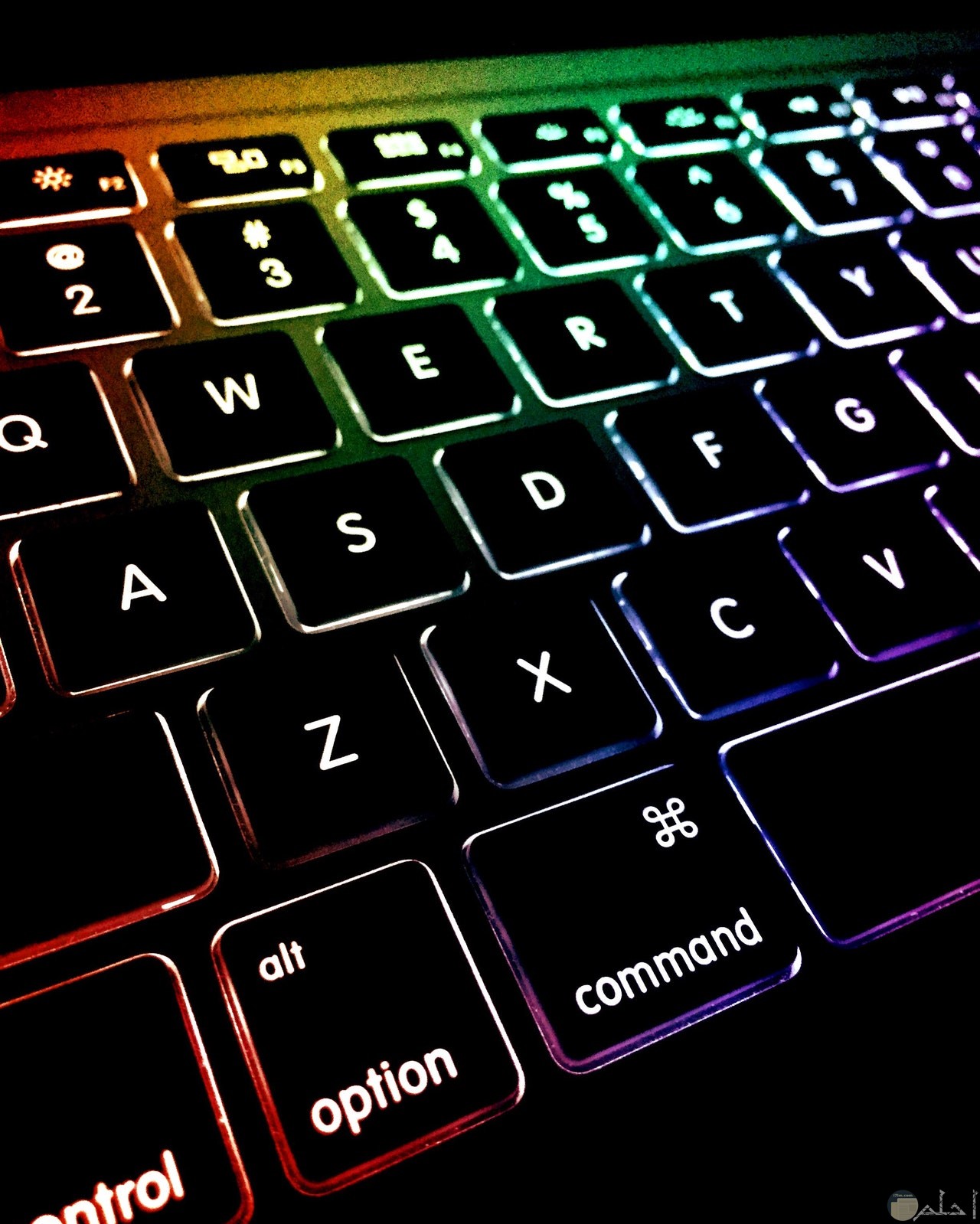 صورة جميلة للوحة مفاتيح حاسوب محمول منيرة حلوة جدا