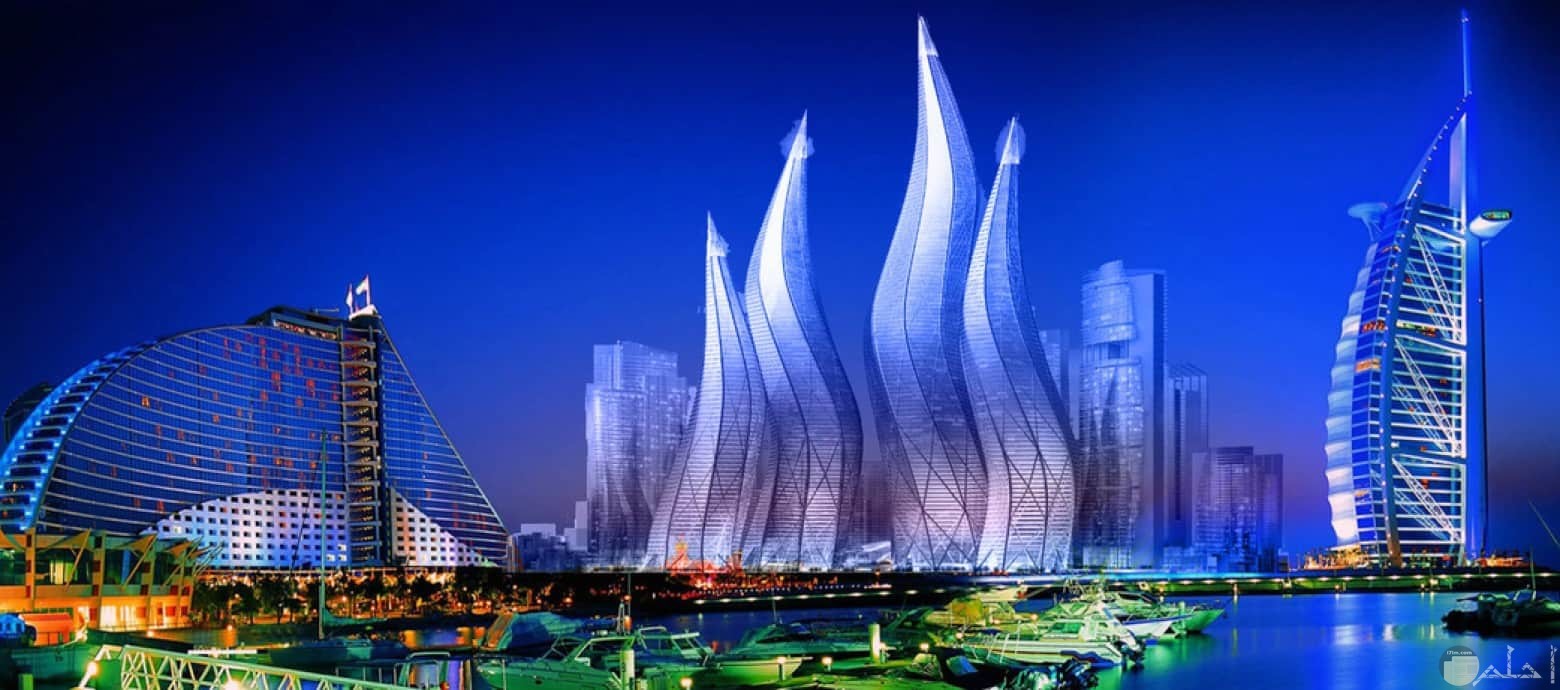 مباني و أسواق دبي.