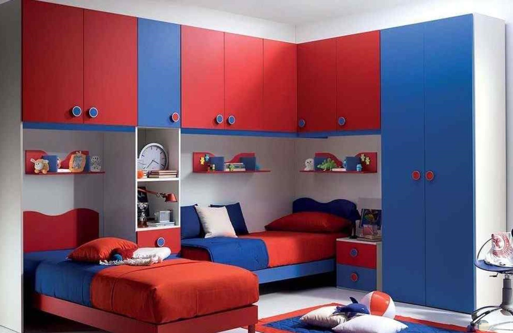 غرفة نوم أولاد ألوان أزرق وأحمر