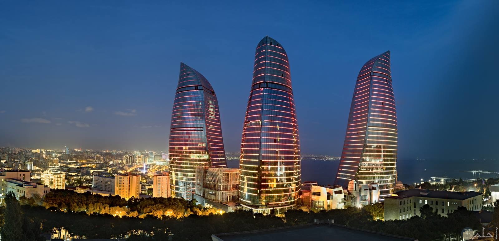 مدينة باكو في جمهورية أذربيخان الموجودة في أوراسيا.