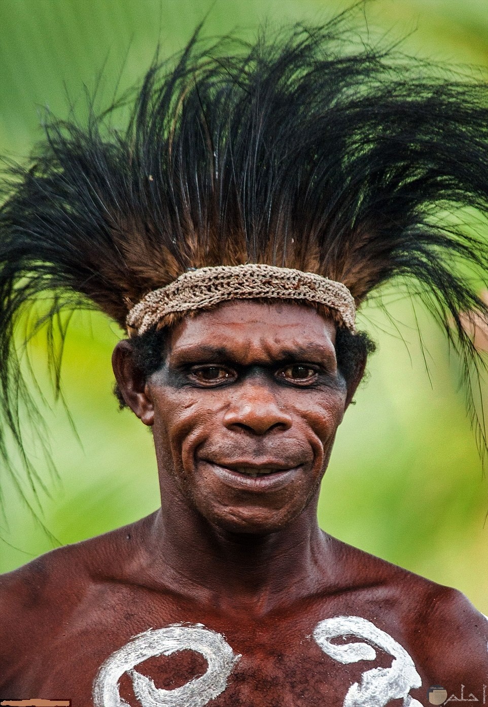 وجوه افريقية مخيفة لإحدى القبائل بالغابات الاستوائية.
