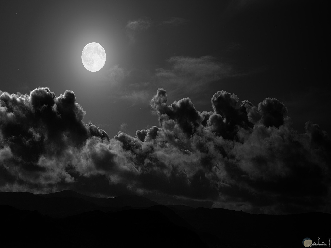 الليل و القمر خلفية رائعة.