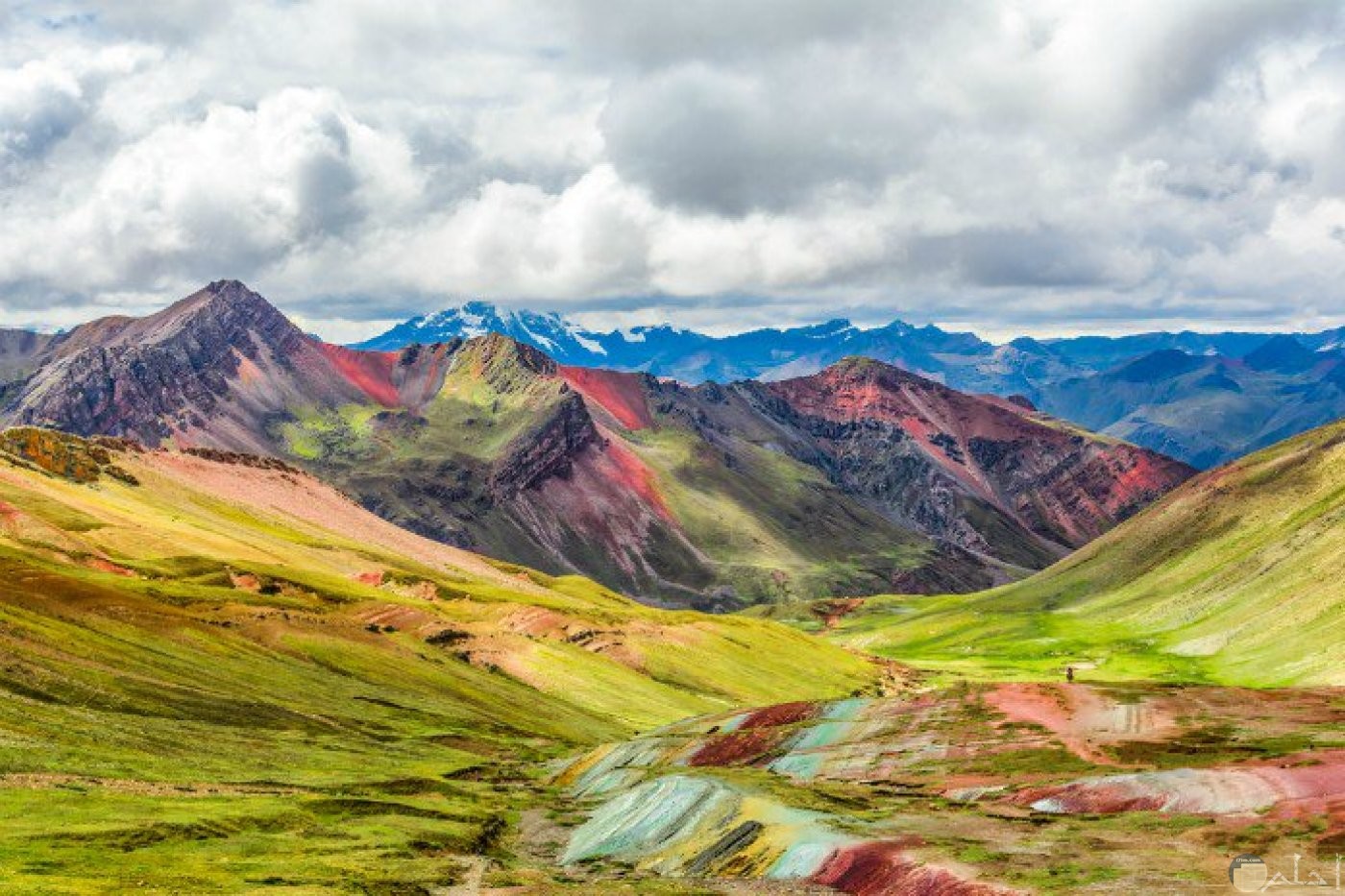 سحر و جمال الجبال الملونة.