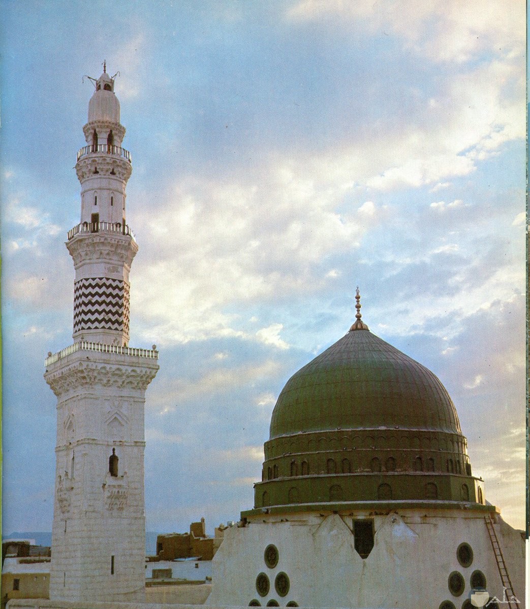 مأذنة و القبة بالمسجد النبوى الشريف.