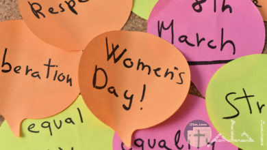 أوراق ملونة كيوت مكتوب عليها Happy women‘s day