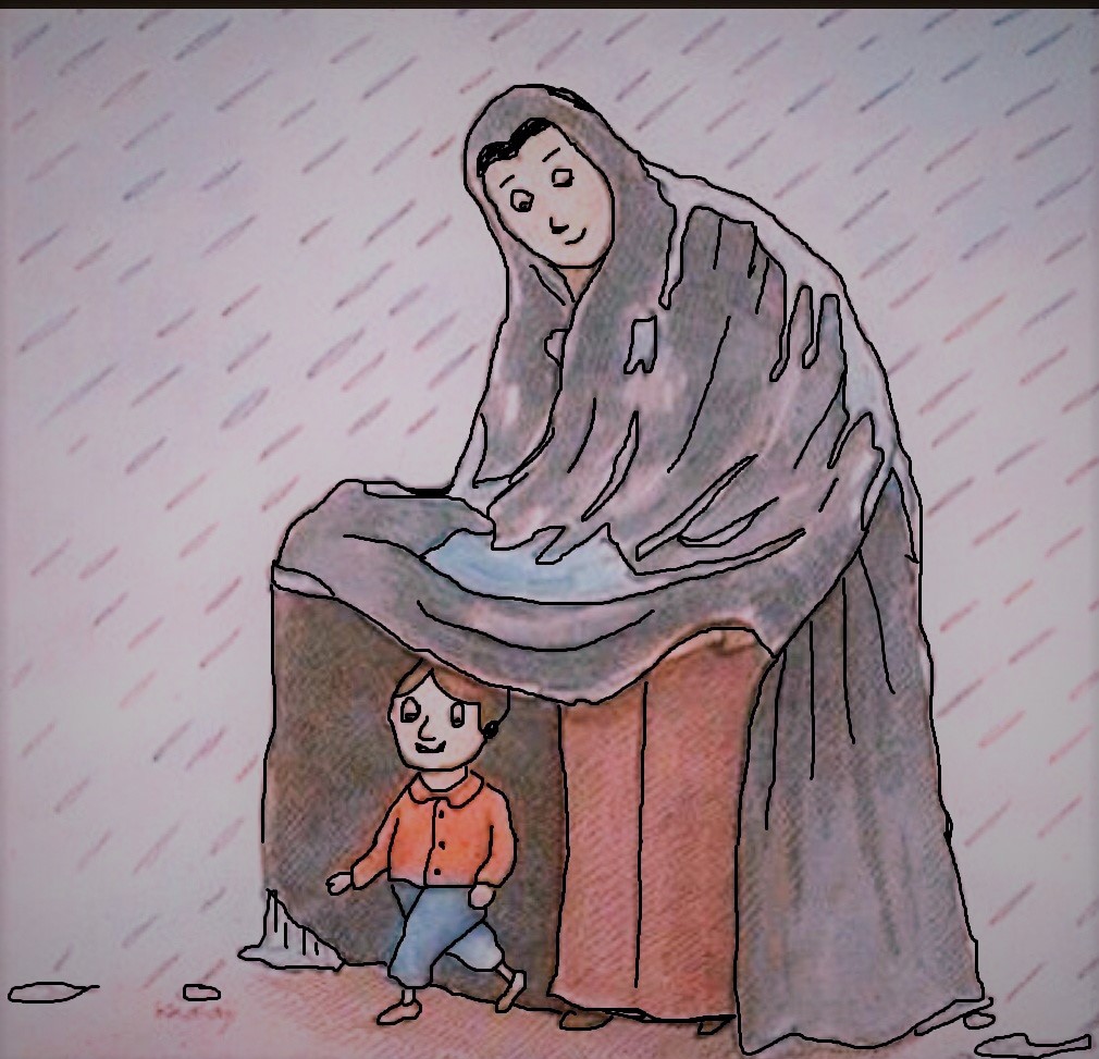 أم تحمي ابنها الصغير من مياه المطر