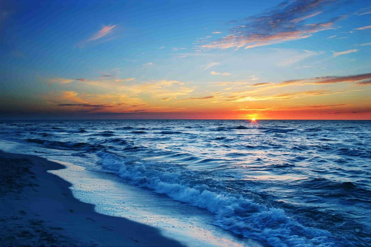 صورة البحر مع غروب الشمس