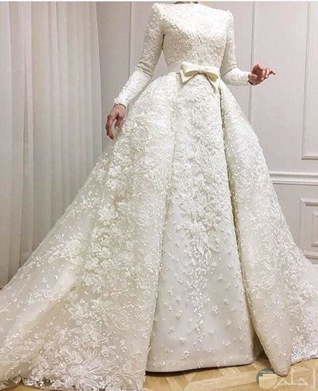 فستان زفاف أبيض بسيط و راقي جداً للمحجبات.